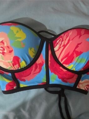 Betsy Johnson Floral Bikini Top Size Small